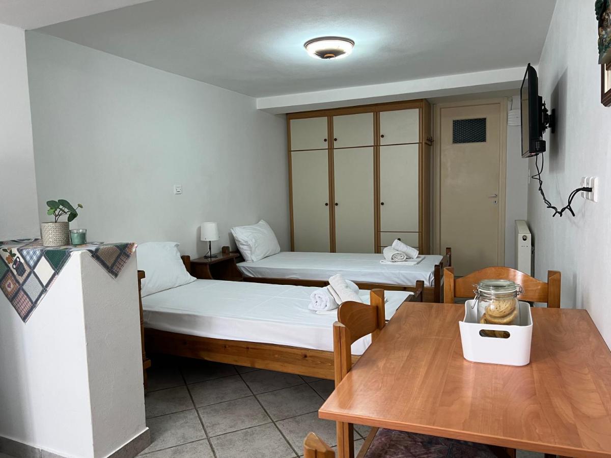 Athina Rooms Karvounades ภายนอก รูปภาพ
