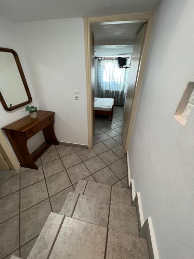 Athina Rooms Karvounades ภายนอก รูปภาพ