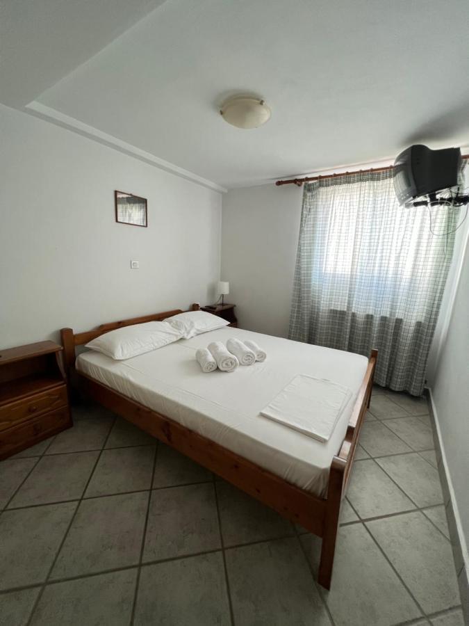 Athina Rooms Karvounades ภายนอก รูปภาพ