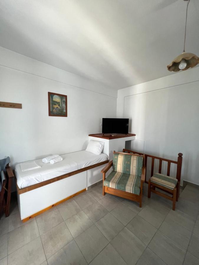 Athina Rooms Karvounades ภายนอก รูปภาพ