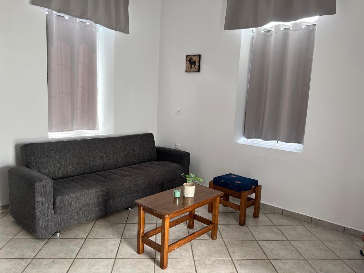 Athina Rooms Karvounades ภายนอก รูปภาพ