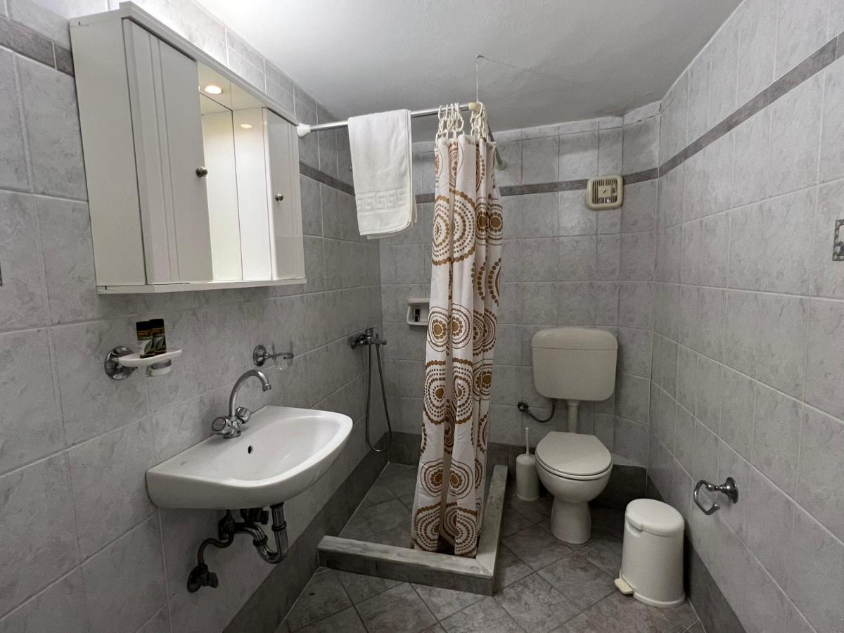 Athina Rooms Karvounades ภายนอก รูปภาพ