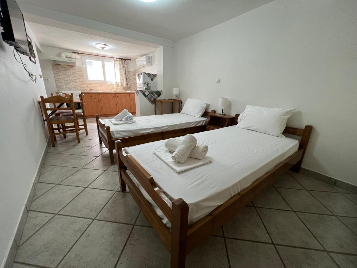 Athina Rooms Karvounades ภายนอก รูปภาพ