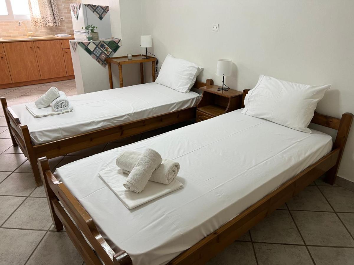 Athina Rooms Karvounades ภายนอก รูปภาพ