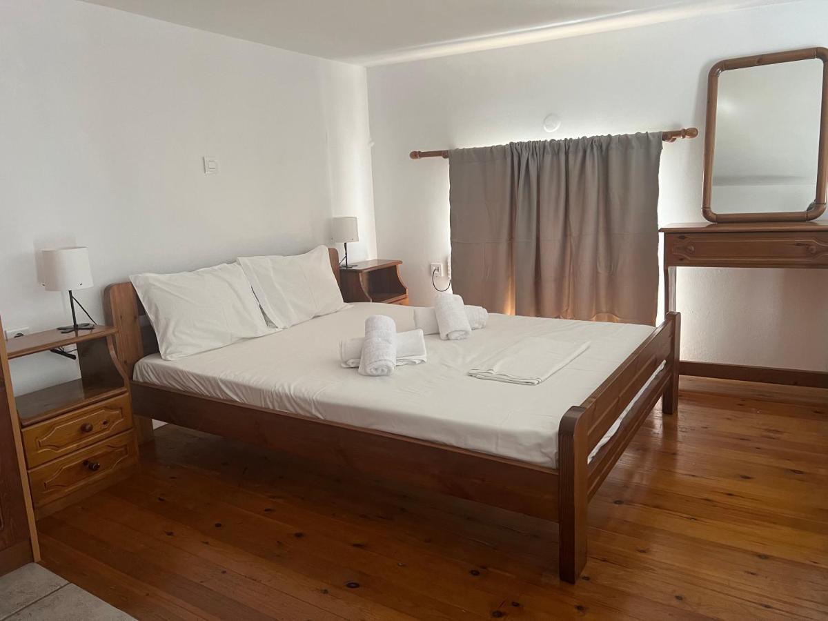 Athina Rooms Karvounades ภายนอก รูปภาพ